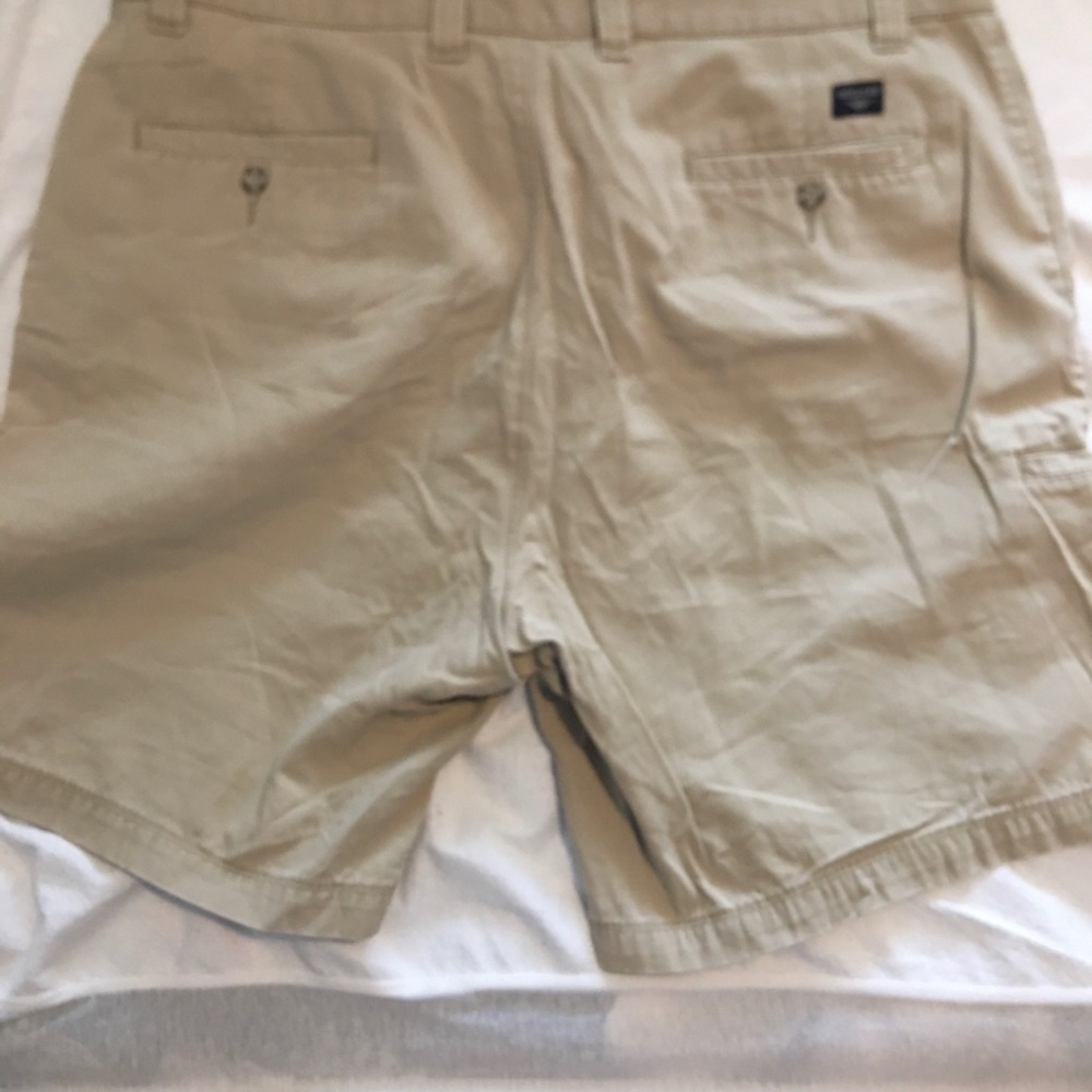 Dockers shorts in cream, EUC, W40.